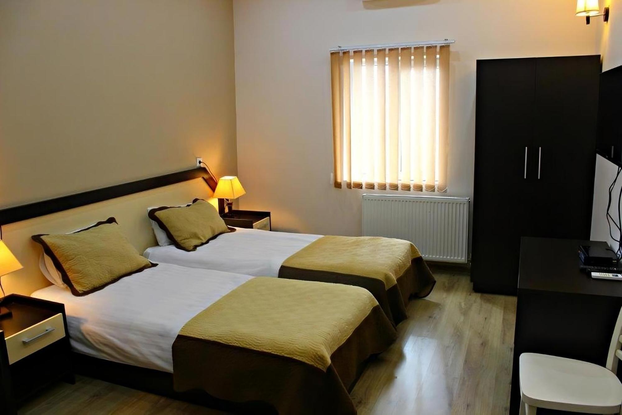 Backstreet Hotel - Near Tbilisi Central ภายนอก รูปภาพ